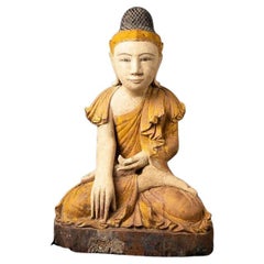 Bouddha birman ancien en bois de Birmanie