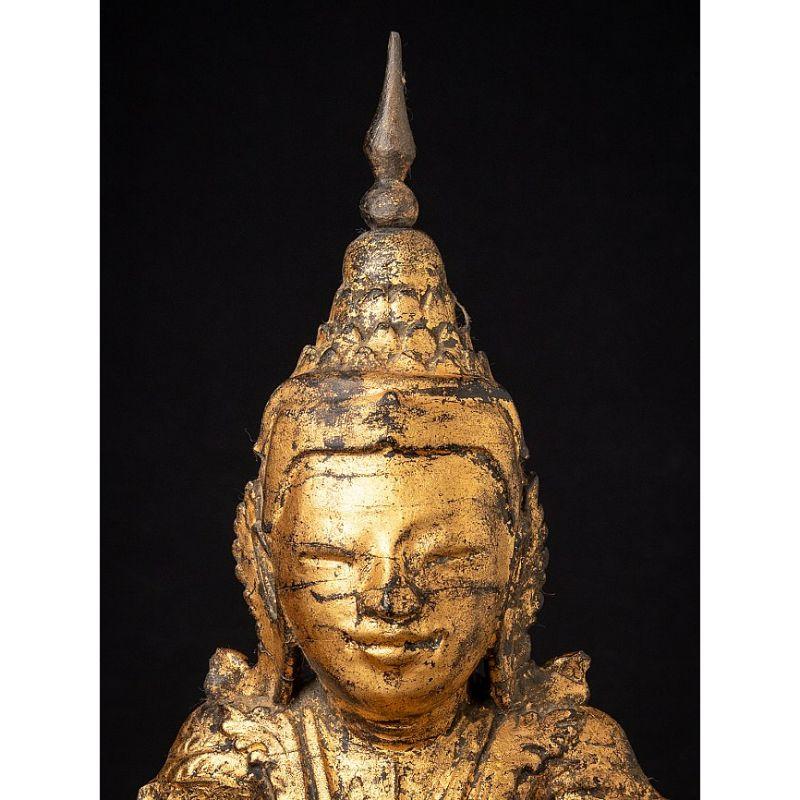 Antike burmesische Buddha-Statue aus Holz aus Burma im Angebot 5