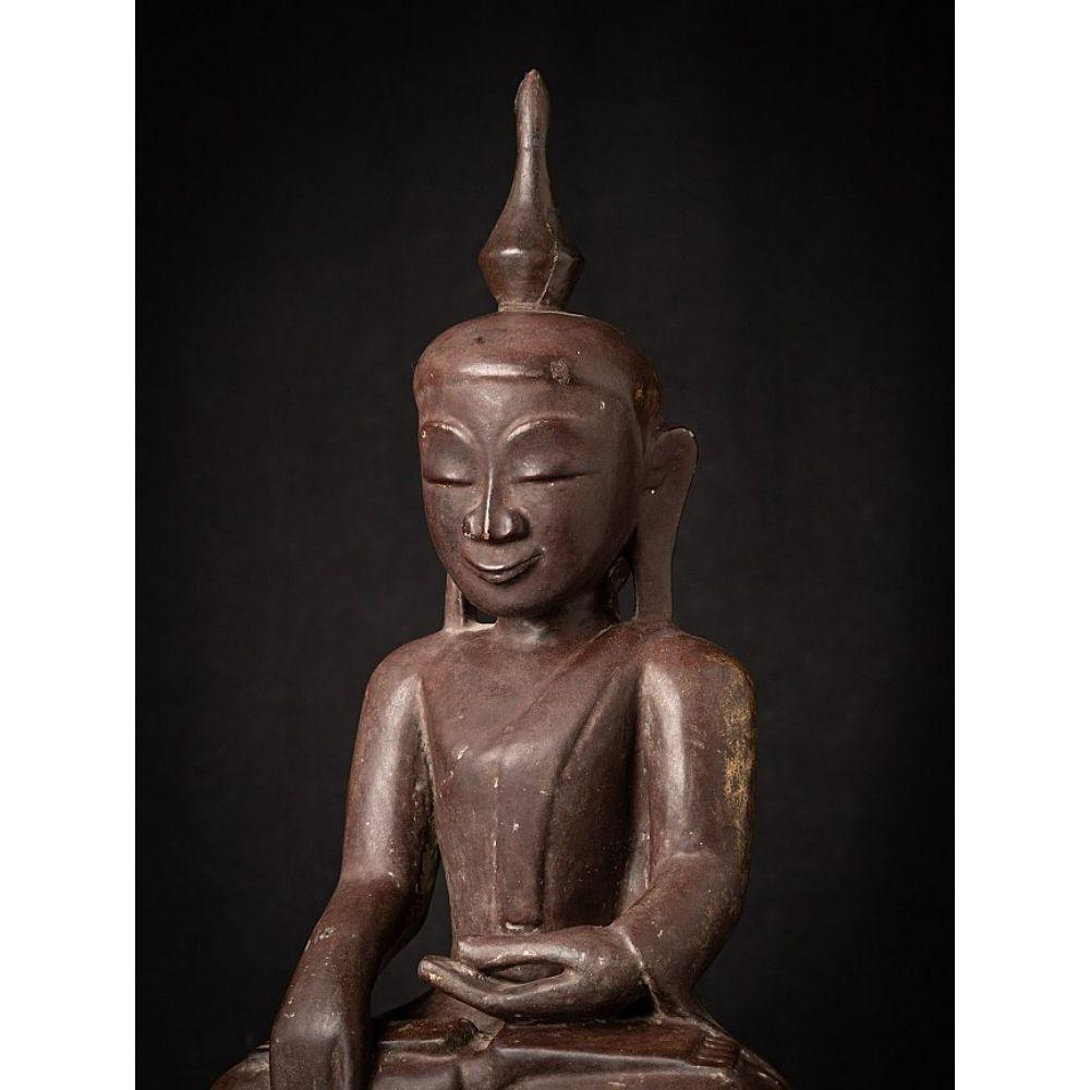 Antike burmesische Buddha-Statue aus Holz aus Burma im Angebot 6