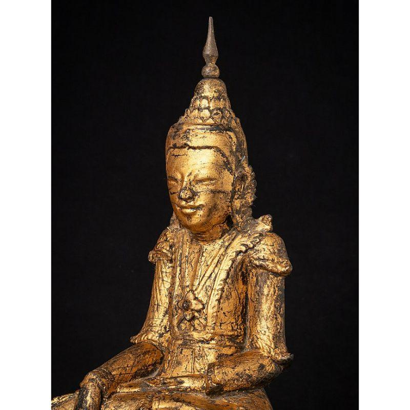 Antike burmesische Buddha-Statue aus Holz aus Burma im Angebot 6