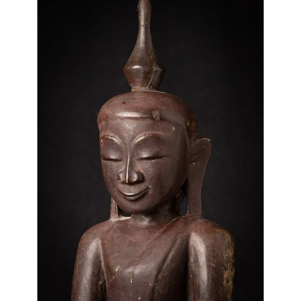 Antike burmesische Buddha-Statue aus Holz aus Burma im Angebot 7