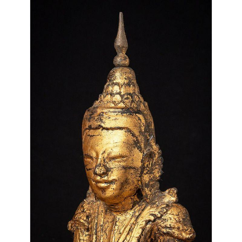 Antike burmesische Buddha-Statue aus Holz aus Burma im Angebot 7