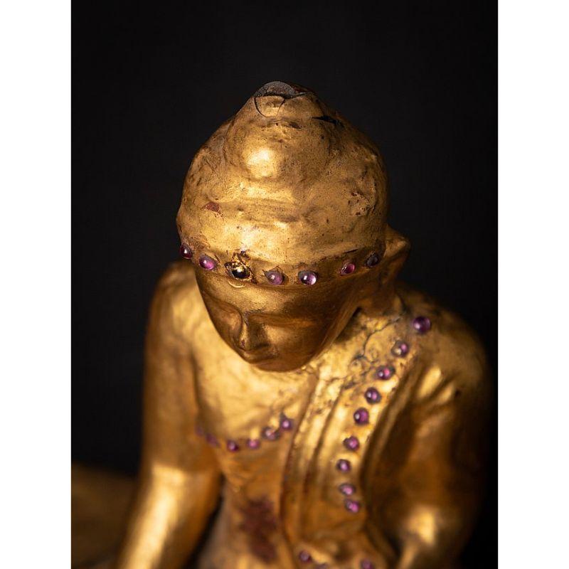 Antike burmesische Buddha-Statue aus Holz aus Burma im Angebot 9