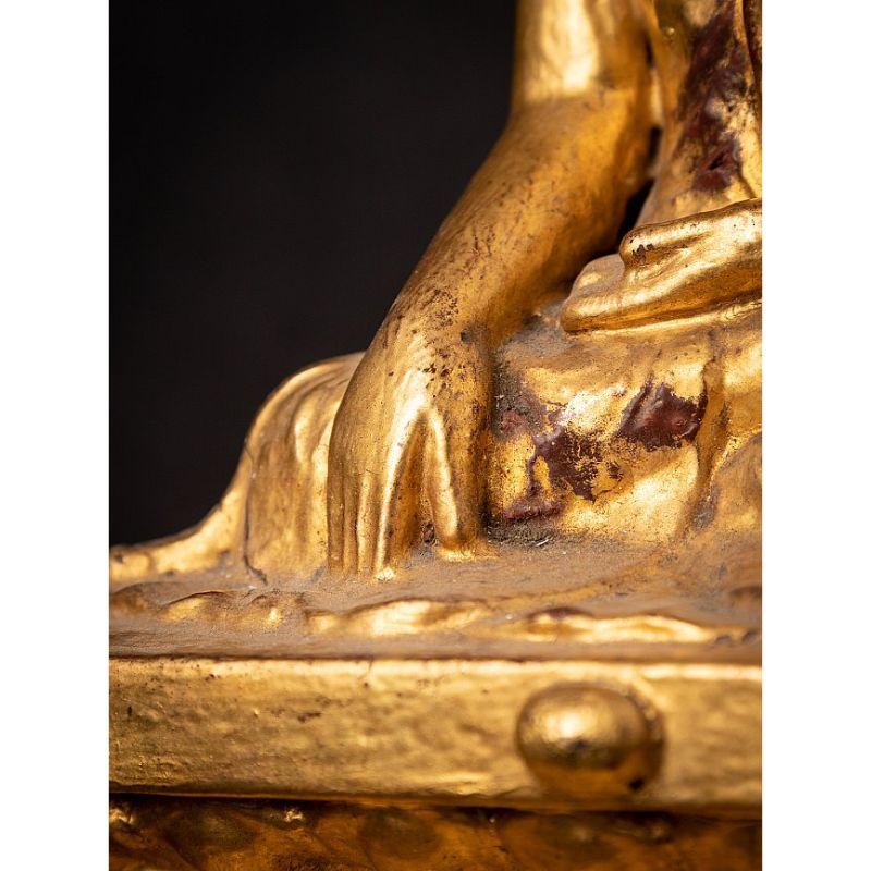 Antike burmesische Buddha-Statue aus Holz aus Burma im Angebot 14