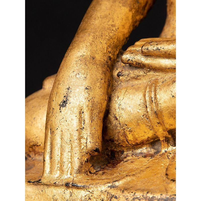 Antike burmesische Buddha-Statue aus Holz aus Burma im Angebot 14