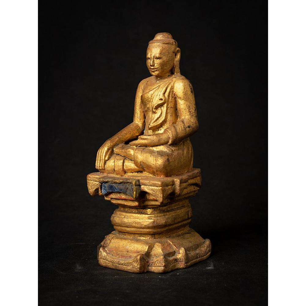 Material: wood
20,2 cm high 
9,3 cm wide and 9 cm deep
Weight: 0.350 kgs
Gilded with 24 krt. gold
Shan (Tai Yai) style
Bhumisparsha mudra
Originating from Burma
19th century.

