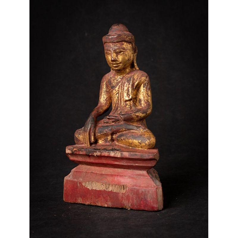 Material: wood
24,7 cm high 
15,3 cm wide and 8,7 cm deep
Weight: 0.362 kgs
Gilded with 24 krt. gold
Mandalay style
Bhumisparsha mudra
Originating from Burma
19th century


