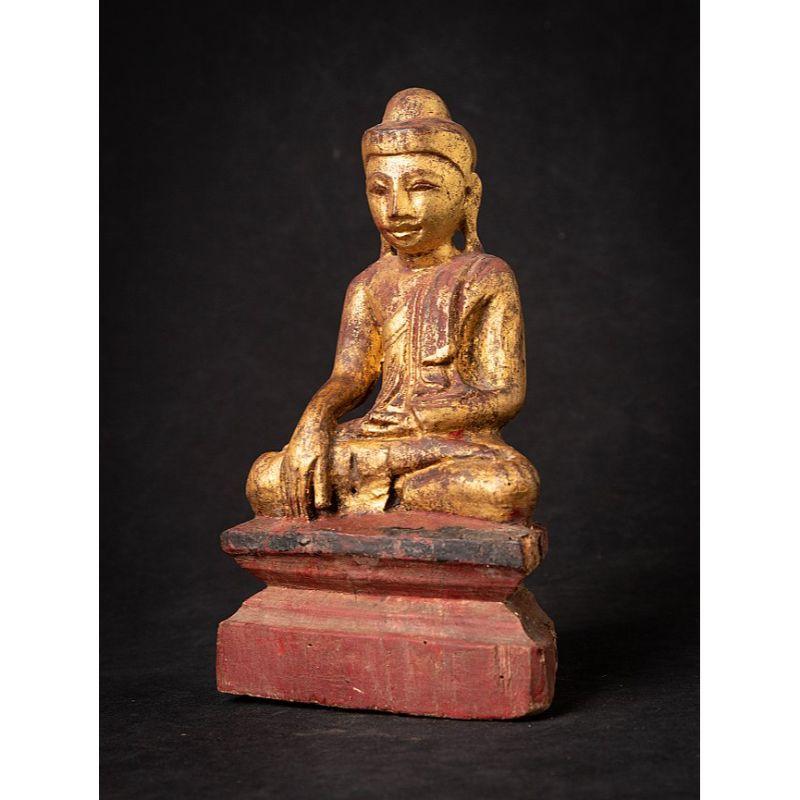 Material: wood
24 cm high 
14,2 cm wide and 8,5 cm deep
Weight: 0.361 kgs
Gilded with 24 krt. gold
Mandalay style
Bhumisparsha mudra
Originating from Burma
19th century

