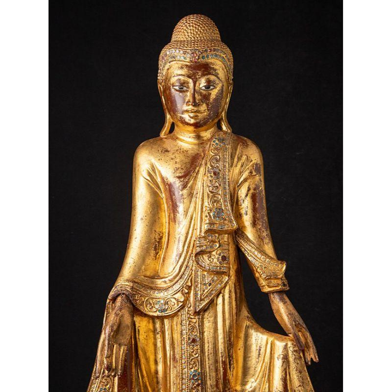 Material: wood
87,5 cm high 
40 cm wide and 20 cm deep
Weight: 6.5 kgs
Gilded with 24 krt. gold
Mandalay style
Originating from Burma
19th century
With inlayed eyes


Originating from Burma
18th century.

