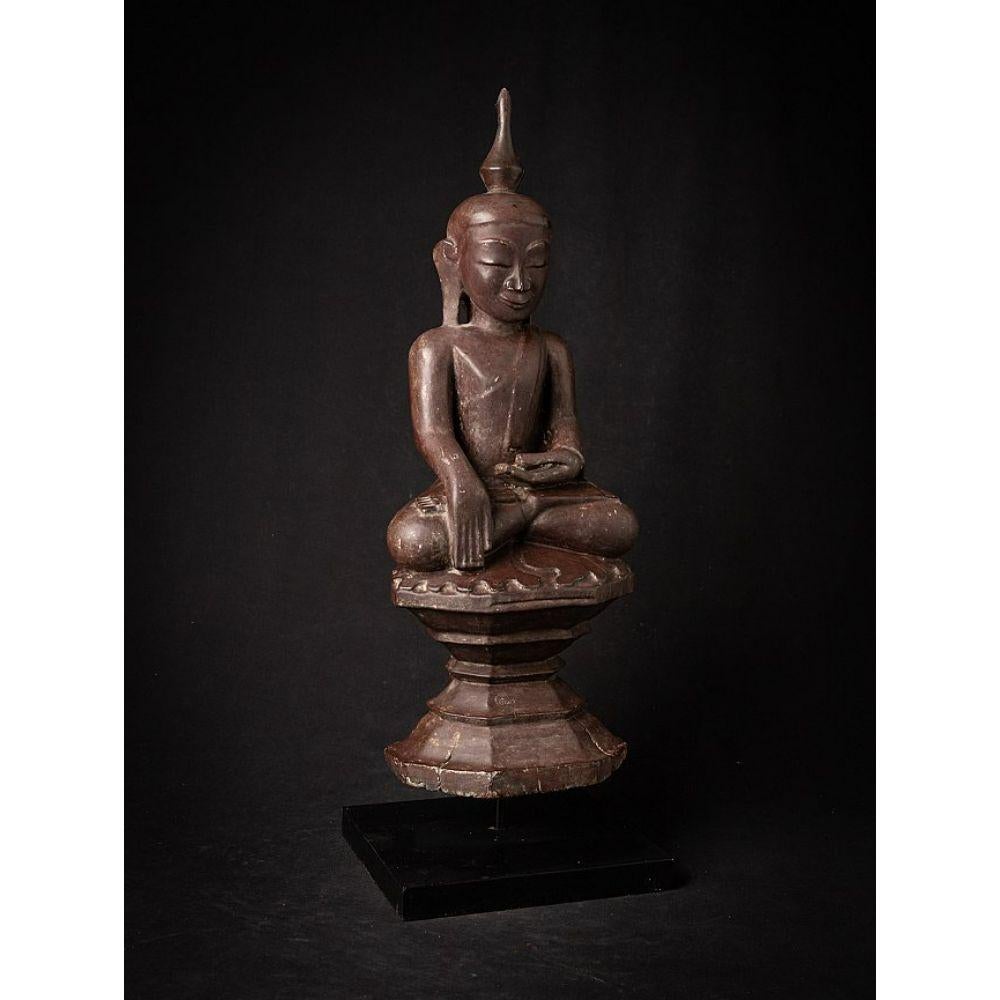 Antike burmesische Buddha-Statue aus Holz aus Burma im Angebot 1