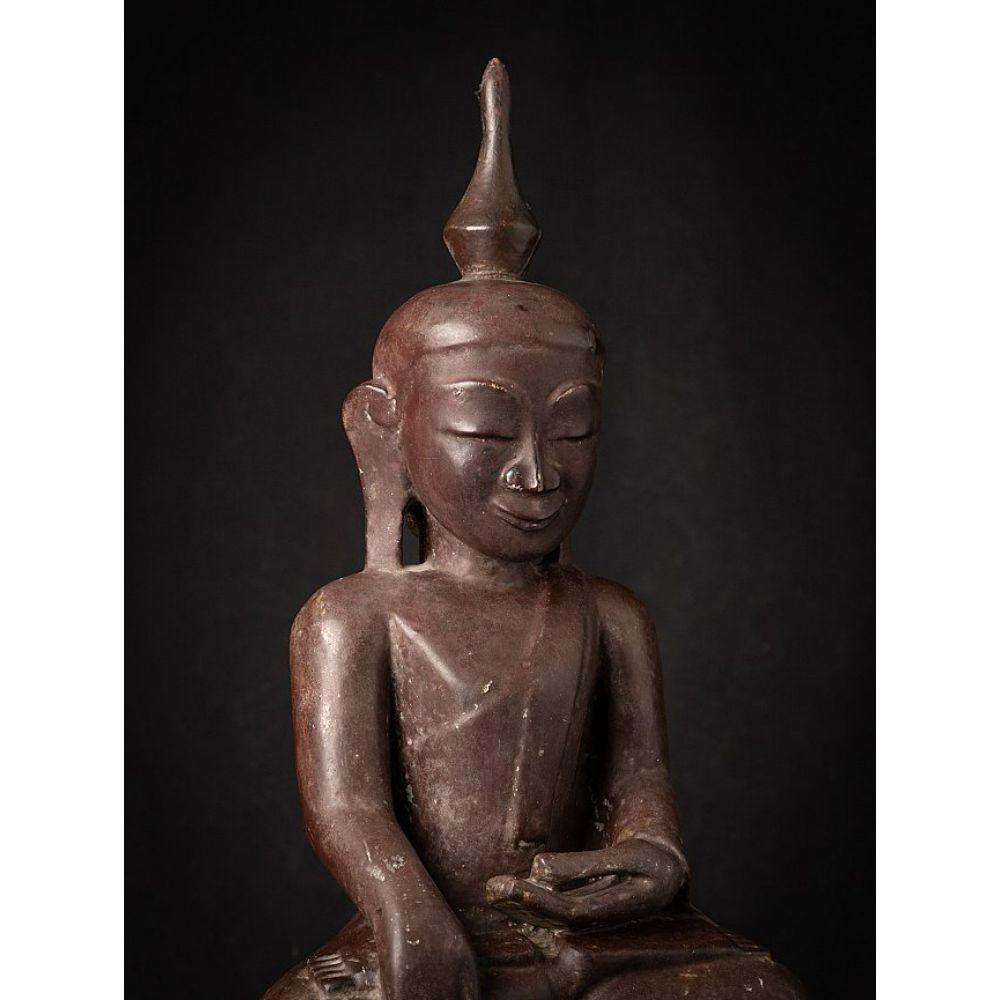 Antike burmesische Buddha-Statue aus Holz aus Burma im Angebot 2