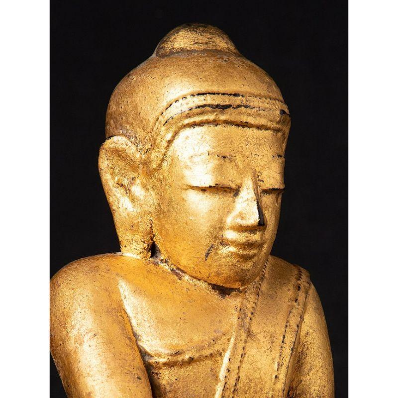Antike burmesische Buddha-Statue aus Holz aus Burma im Angebot 3