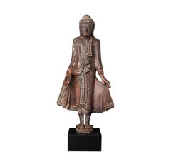 Ancienne statue de Bouddha birman en bois de Birmanie