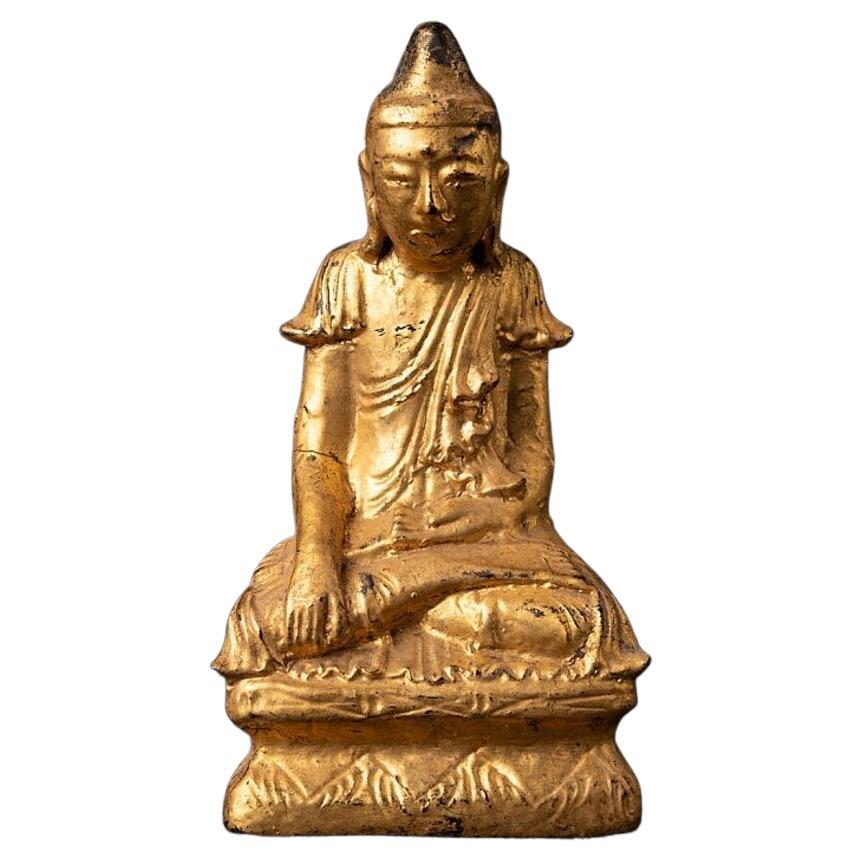Antigua estatua de Buda birmano de madera procedente de Birmania
