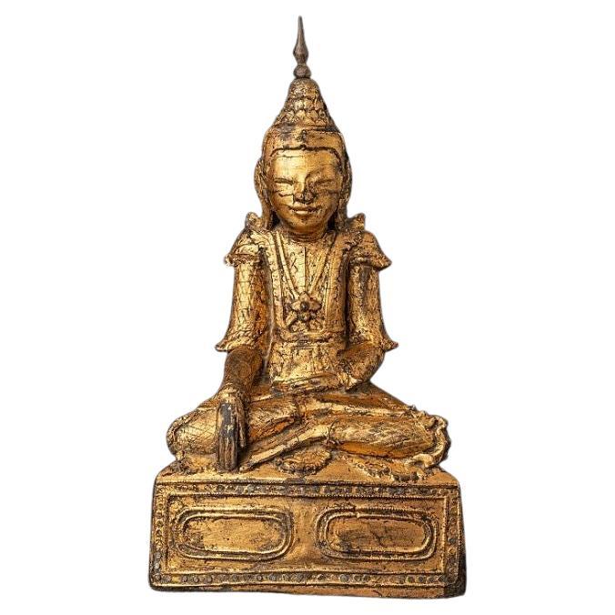 Antike burmesische Buddha-Statue aus Holz aus Burma im Angebot