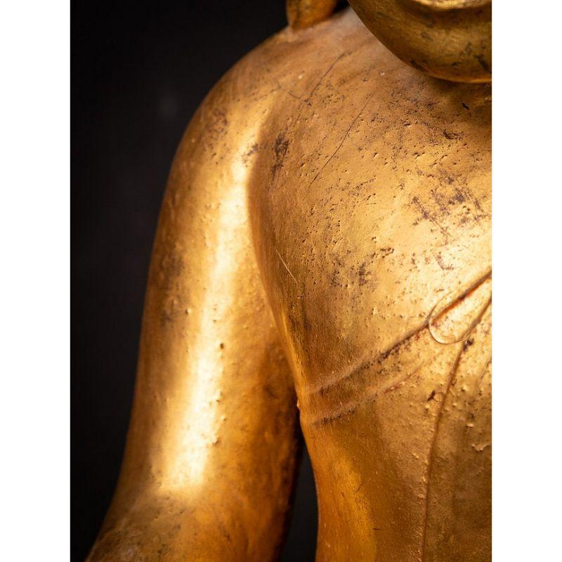 Antiker burmesischer Lotus-Buddha aus Holz aus Burma im Angebot 11