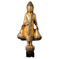 Antiker burmesischer Mandalay-Buddha aus Holz aus Burma