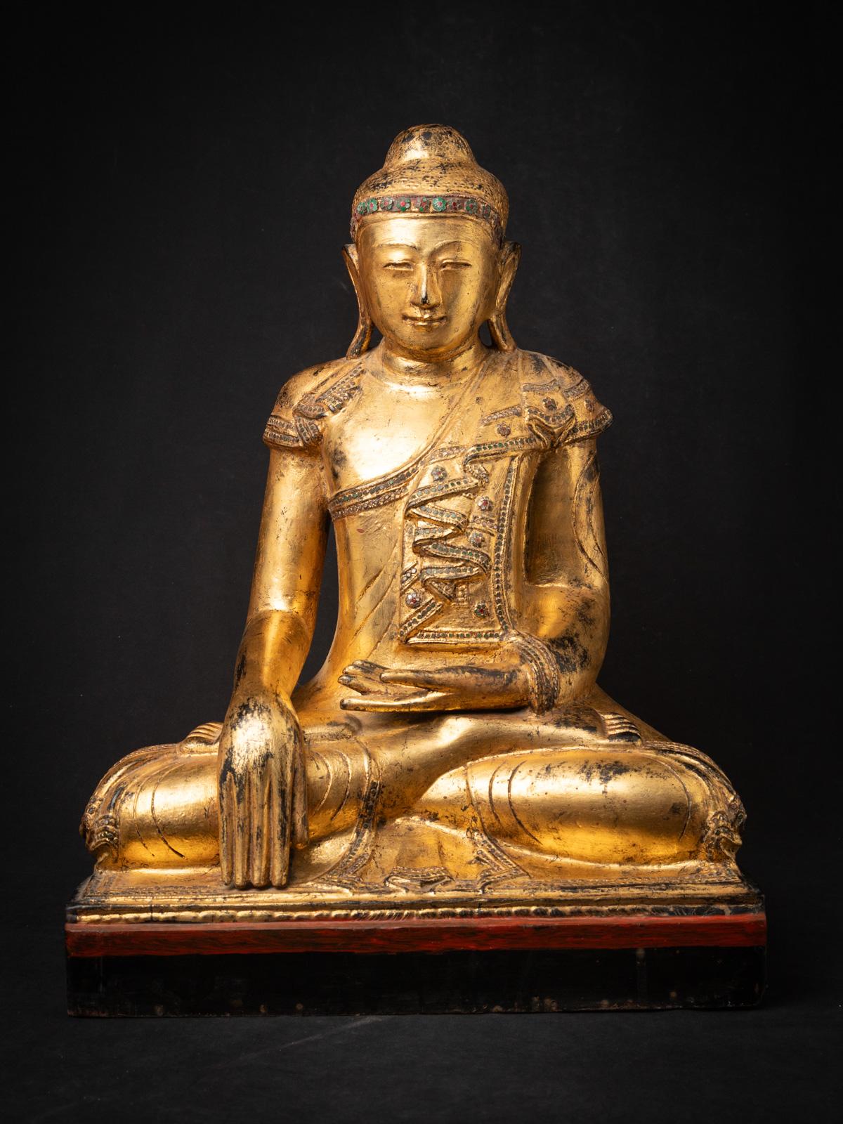 statue de Bouddha birman de Mandalay en bois ancien

Matériau : bois
63 cm de haut
48,5 cm de large et 33,5 cm de profondeur
Doré à l'or fin 24 krt.
Le style Mandalay
Bhumisparsha mudra
Fin du 19e / début du 20e siècle
Avec une belle expression