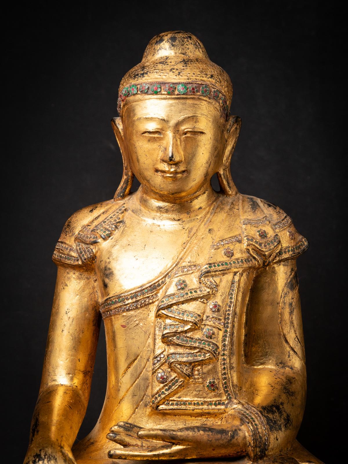 20ième siècle statue de Bouddha birman de Mandalay en bois ancien en vente