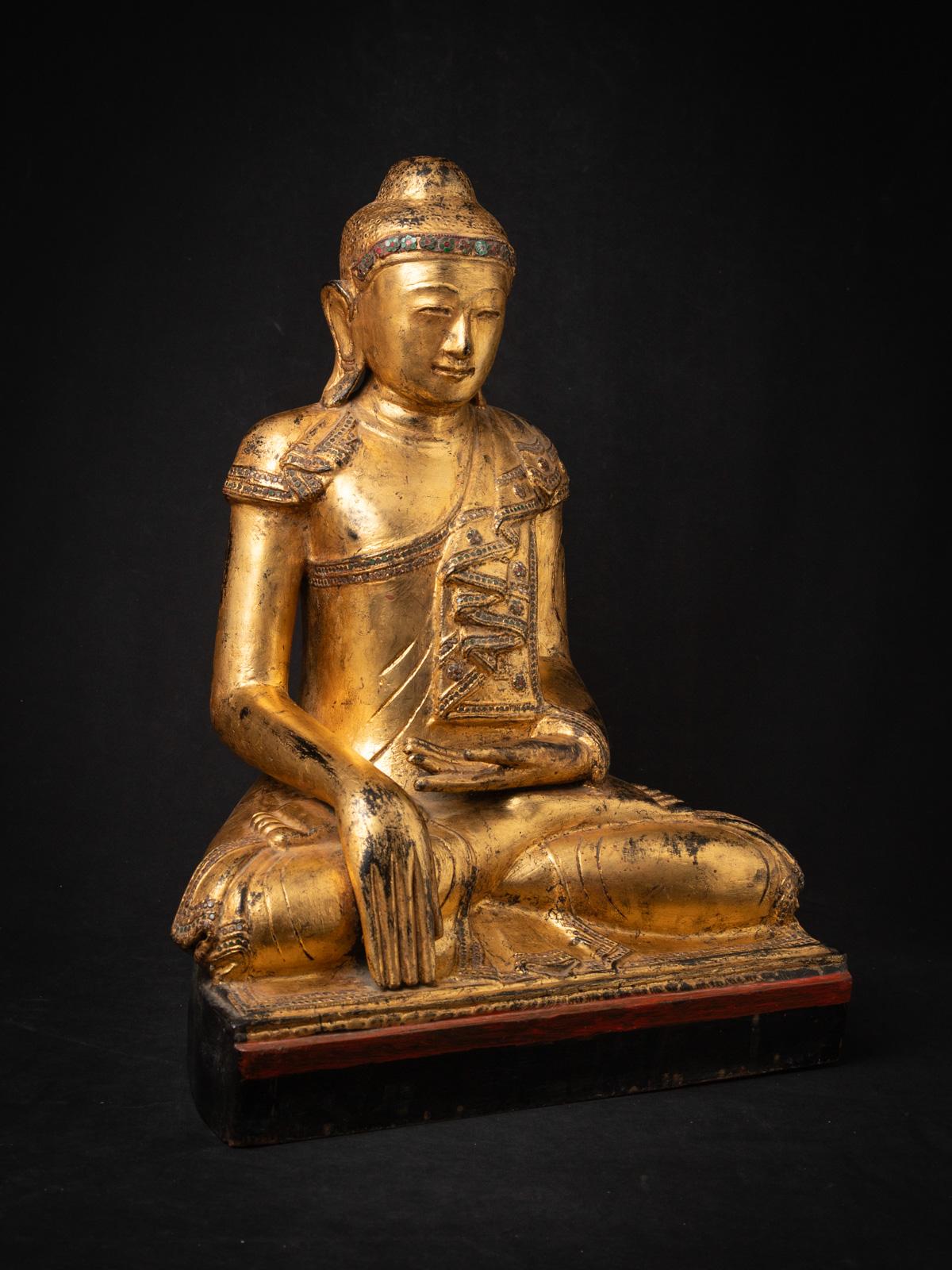 statue de Bouddha birman de Mandalay en bois ancien en vente 1