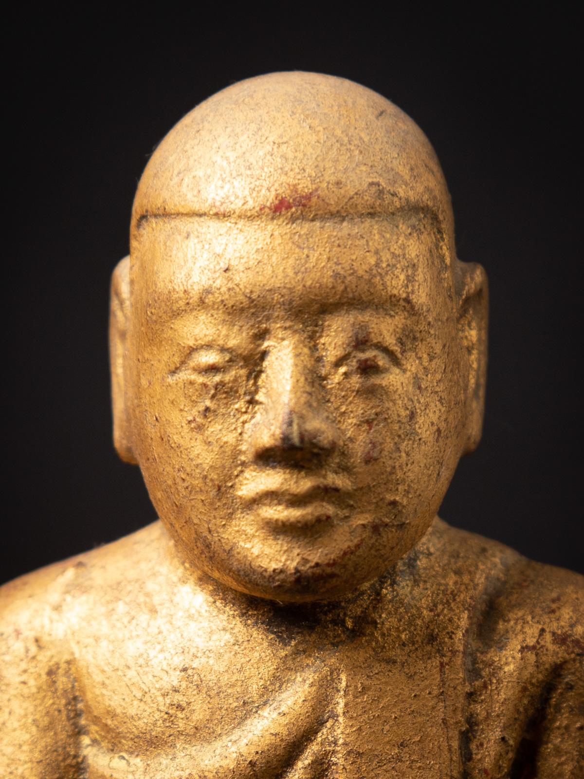 Ancien moine birman en bois de Birmanie en vente 6