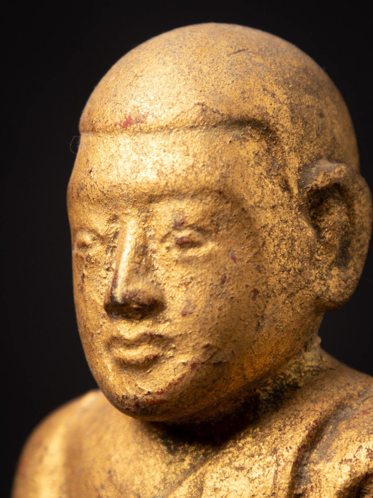 Ancien moine birman en bois de Birmanie en vente 11