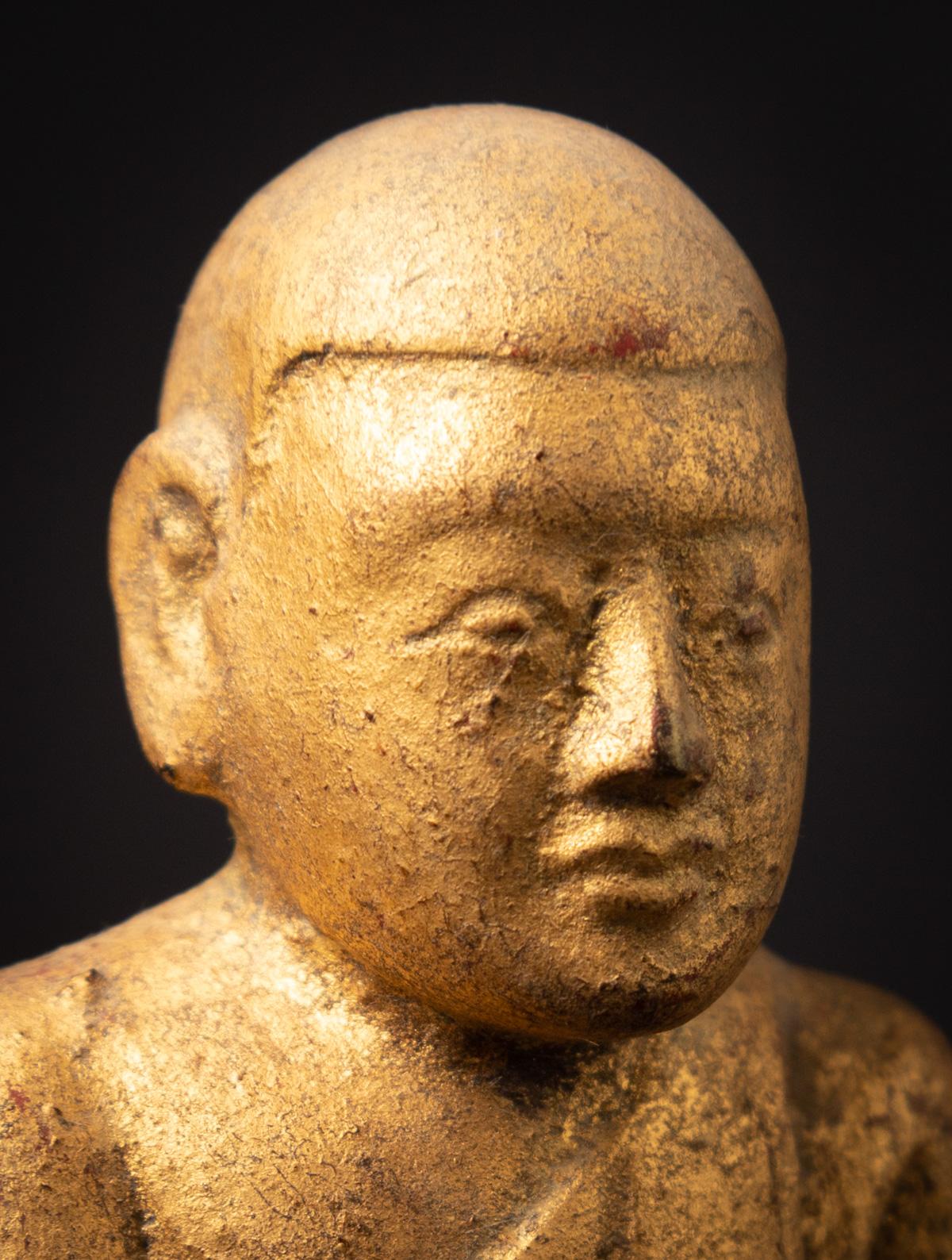 Ancien moine birman en bois de Birmanie en vente 4