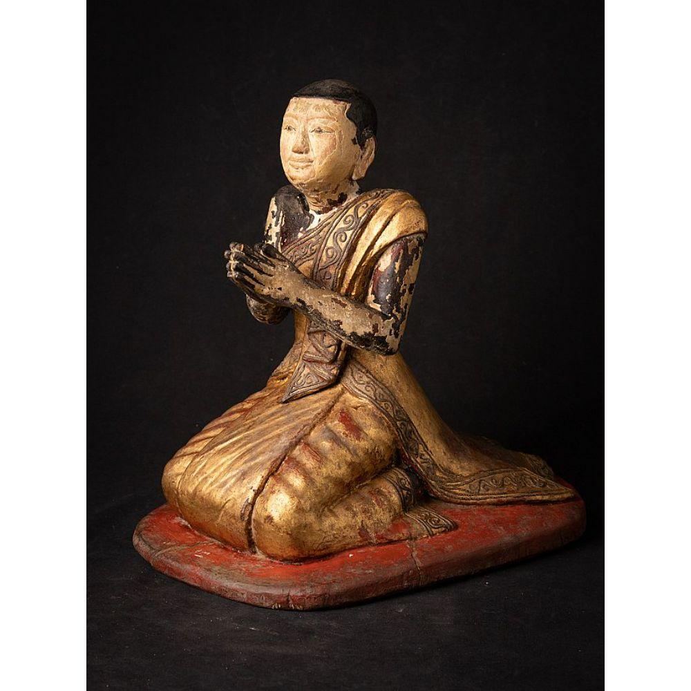 Material: wood
Measures: 40 cm high 
33,5 cm wide and 41 cm deep
Weight: 5.414 kgs
Gilded with 24 krt. gold
Mandalay style
Namaskara mudra
Originating from Burma
19th century
With a beautiful expression !
  
  
