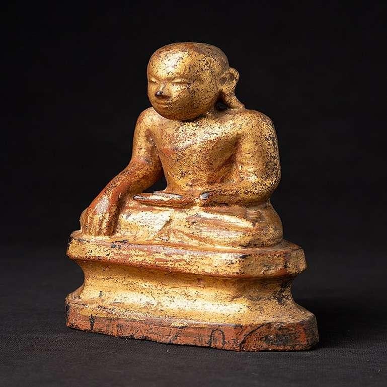 Material: wood
15 cm high 
11,4 cm wide and 6,5 cm deep
Weight: 0.192 kgs
Gilded with 24 krt. gold
Bhumisparsha mudra
Originating from Burma
18th century.
 