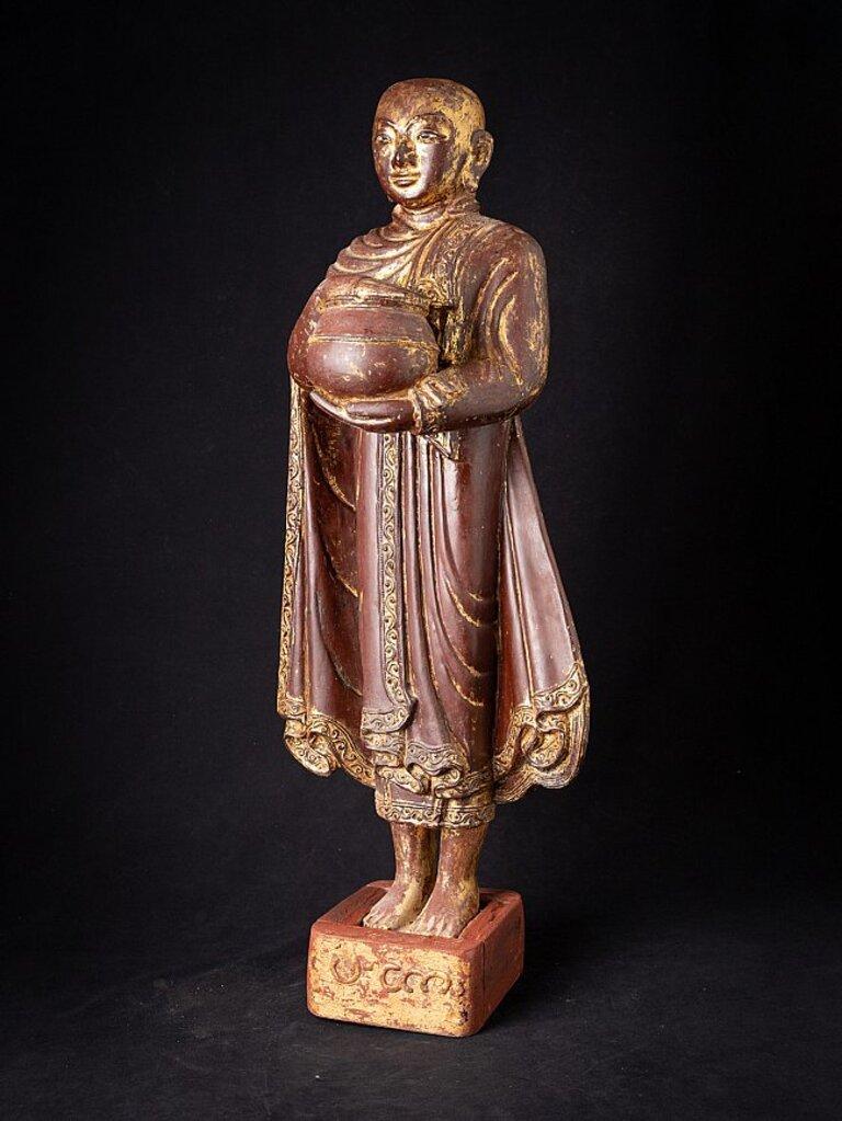 Material: wood
78 cm high 
30,3 cm wide and 23 cm deep
Weight: 7.35 kgs
With traces of 24 krt. gilding
Mandalay style
Originating from Burma
19th century
With inlayed eyes.
 