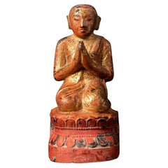 Estatua antigua de madera de monje birmano de Birmania Budas originales