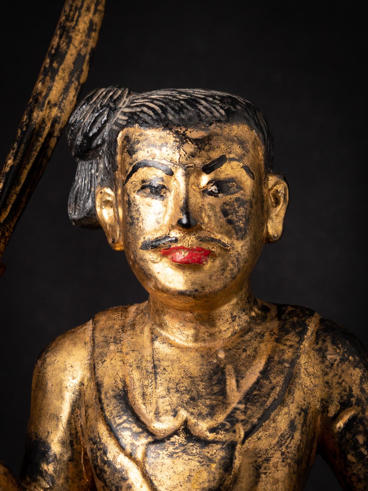 Statue antique en bois de Nat de Birmanie en vente 6