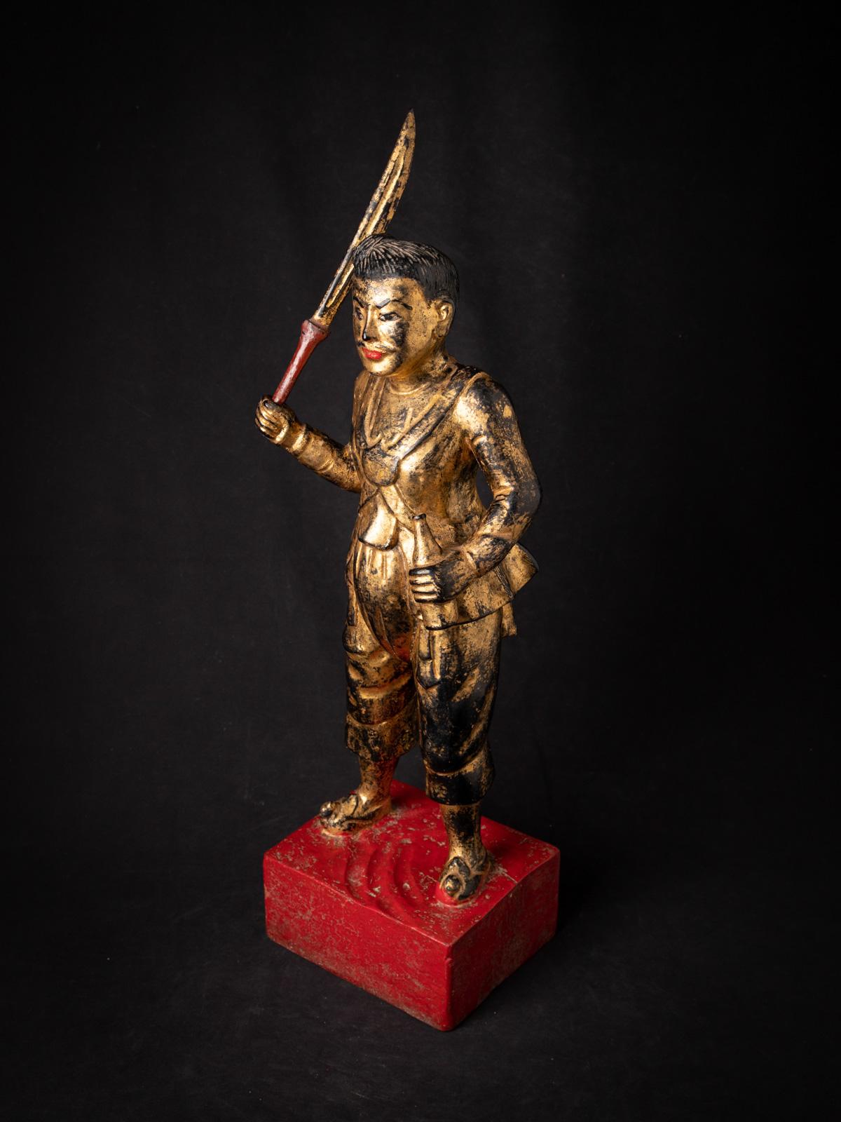 Statue antique en bois de Nat de Birmanie en vente 9