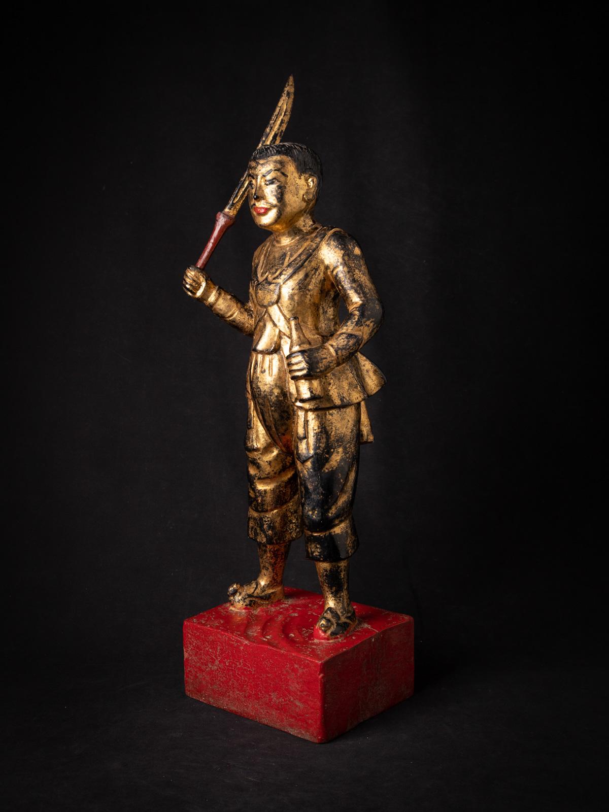 Statue antique en bois de Nat de Birmanie Bon état - En vente à DEVENTER, NL