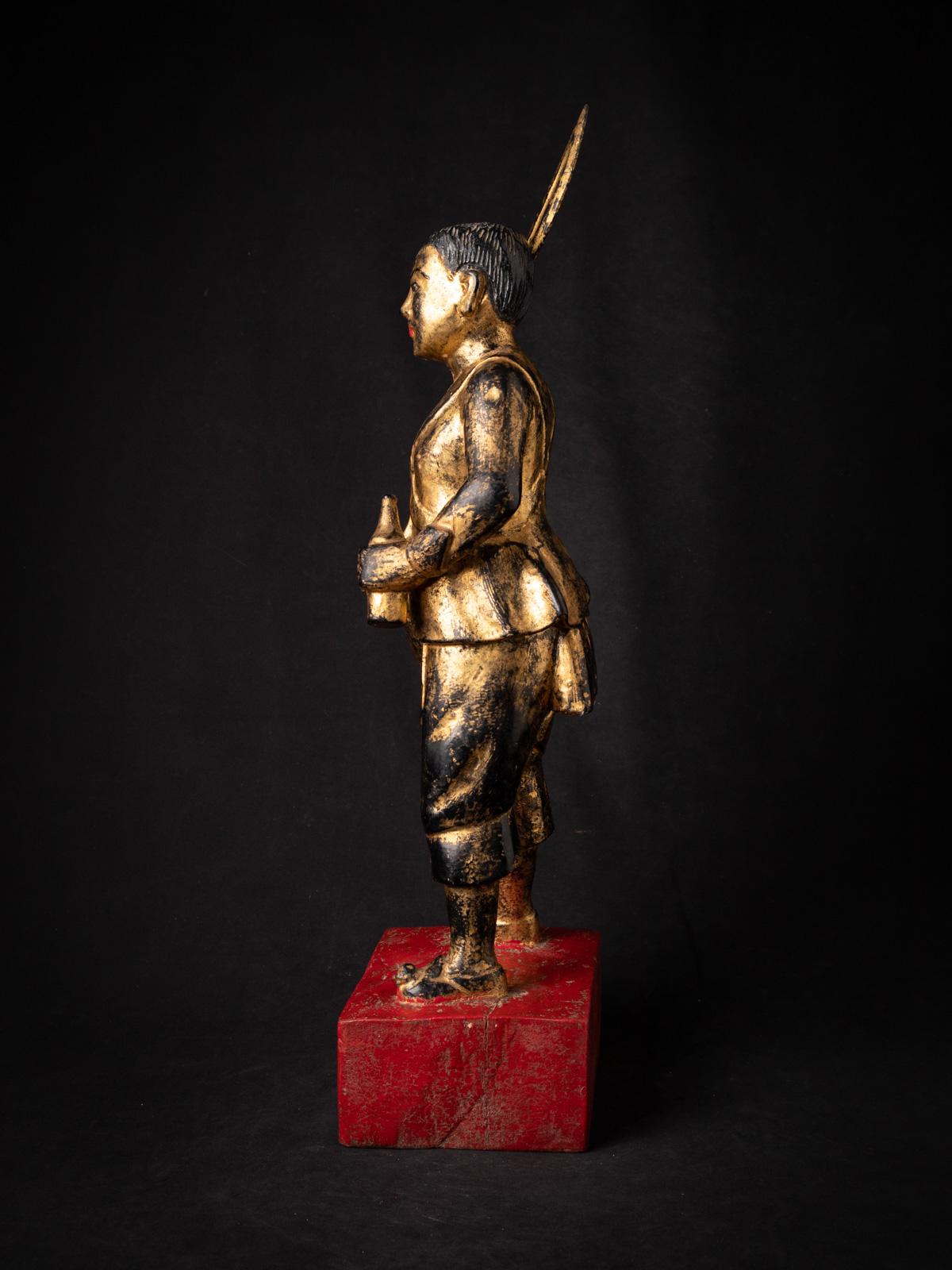 XIXe siècle Statue antique en bois de Nat de Birmanie en vente