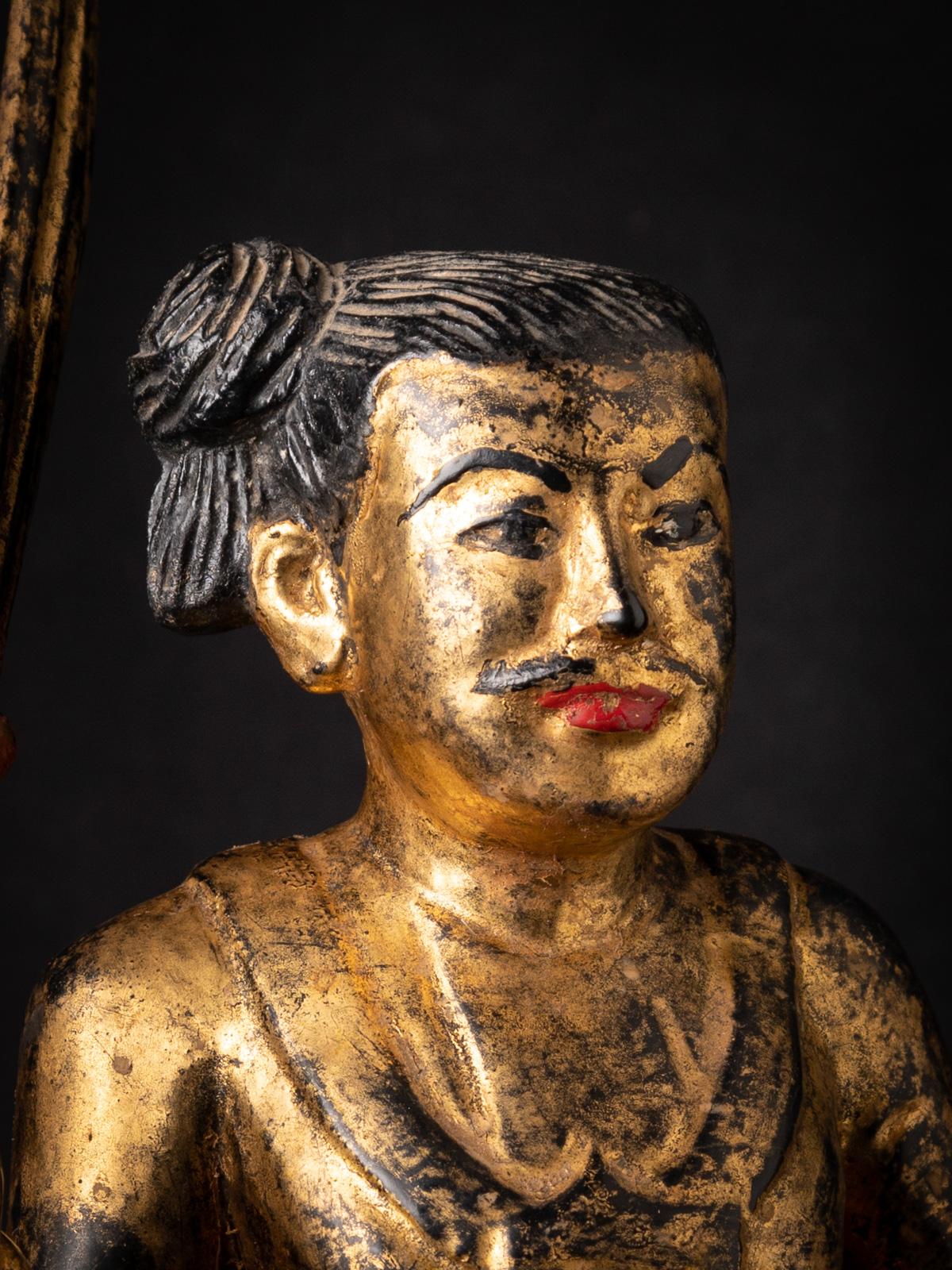 Statue antique en bois de Nat de Birmanie en vente 4