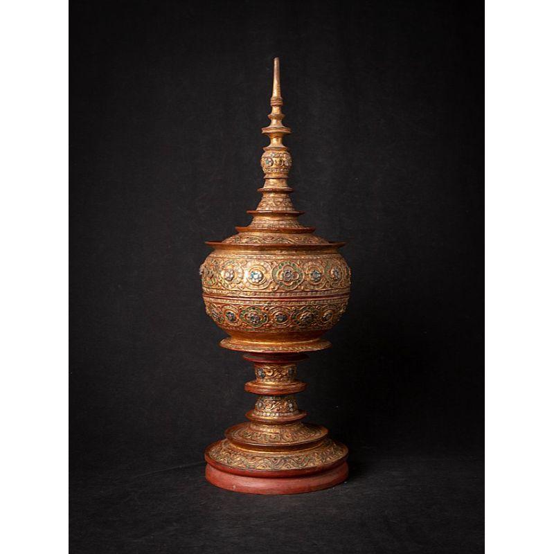 Material: wood
59,5 cm high 
21,5 cm diameter
Weight: 2.127 kgs
Gilded with 24 krt. gold
Mandalay style
Originating from Burma
19th century


