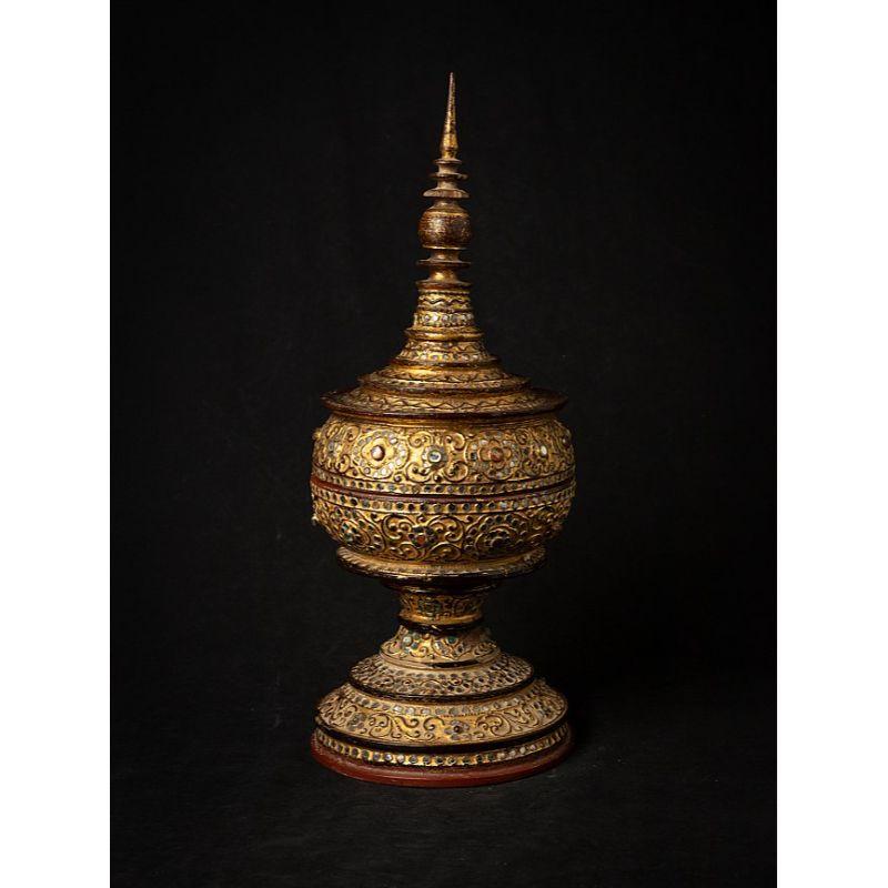 Material: wood
46,5 cm high 
18,1 cm diameter
Weight: 0.731 kgs
Gilded with 24 krt. gold
Mandalay style
Originating from Burma
Late 19th century

