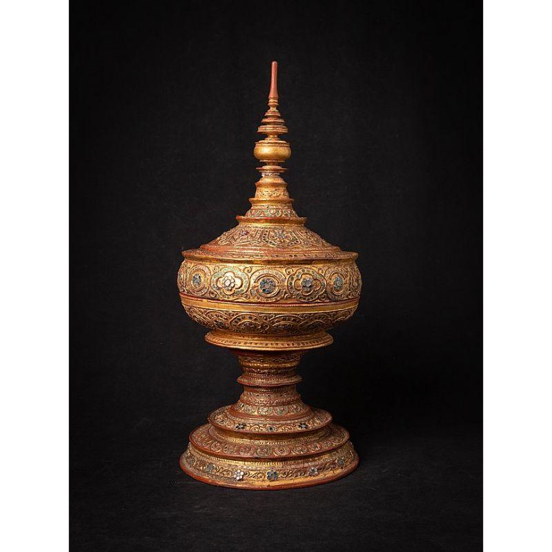 Material: wood
52 cm high 
25 cm diameter
Weight: 1.160 kgs
Gilded with 24 krt. gold
Mandalay style
Originating from Burma
19th century

