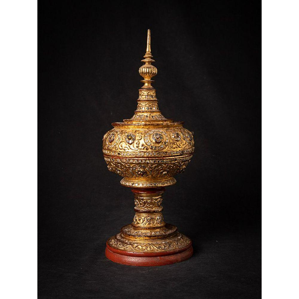 Material: wood
44 cm high 
18 cm diameter
Weight: 1.189 kgs
Gilded with 24 krt. gold
Mandalay style
Originating from Burma
19th century


