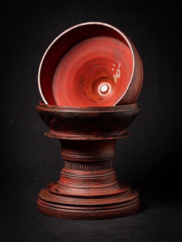 Antique Wooden Burmese Offering Vessel from Burma In Good Condition In DEVENTER, NL