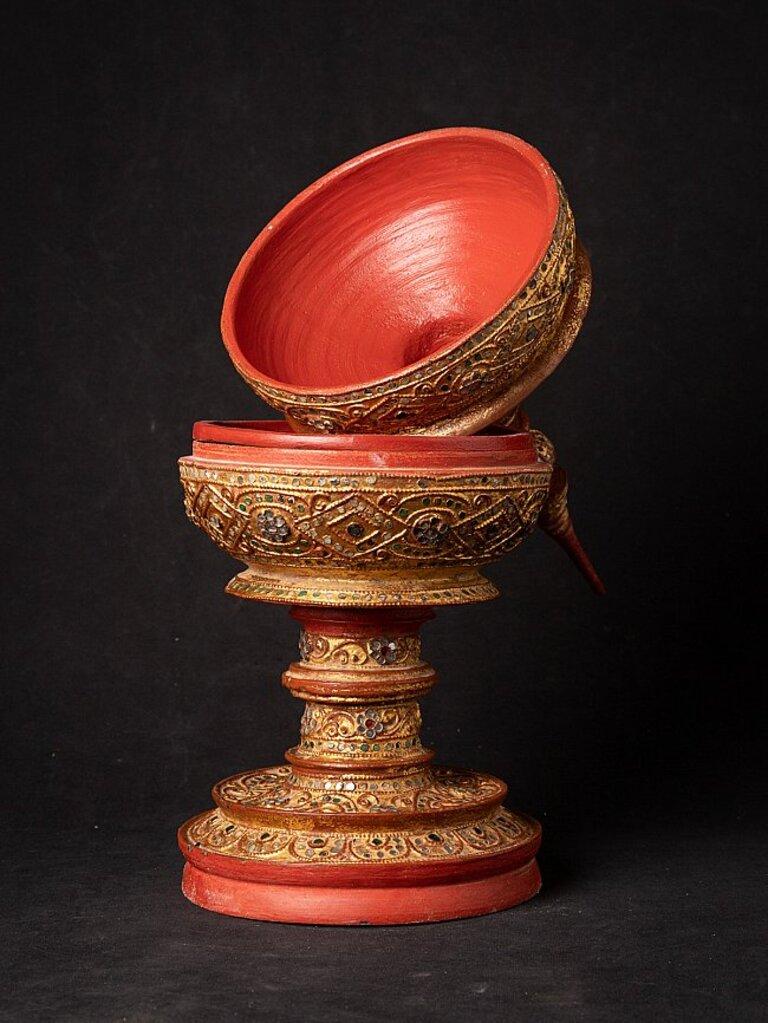 Antique Wooden Burmese Offering Vessel from Burma Original Buddhas In Good Condition For Sale In DEVENTER, NL