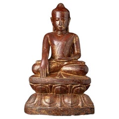 Ancienne statue de Bouddha birman en bois Pinya de Birmanie