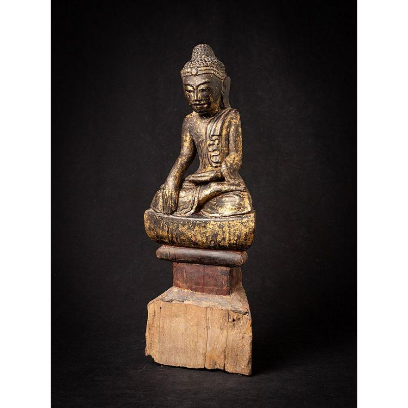 Material: wood.
Measures: 48, 4 cm high.
17, 5 cm wide and 8 cm deep.
Weight: 1.790 kgs.
With traces of 24 krt. gilding.
Shan (Tai Yai) style.
Bhumisparsha mudra.
Originating from Burma.
19th Century.
 
