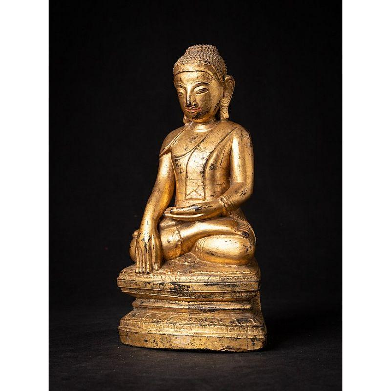 Material: wood
29,3 cm high 
15,3 cm wide and 10,5 cm deep
Weight: 1.150 kgs
Gilded with 24 krt. gold
Shan (Tai Yai) style
Bhumisparsha mudra
Originating from Burma
19th century.

