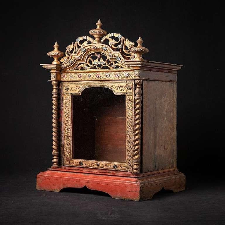 Antique Wooden Burmese Temple from Burma In Good Condition For Sale In DEVENTER, NL