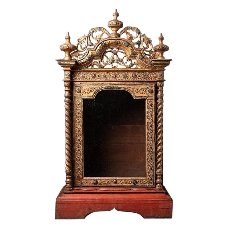 Antico tempio birmano in legno proveniente dalla Birmania
