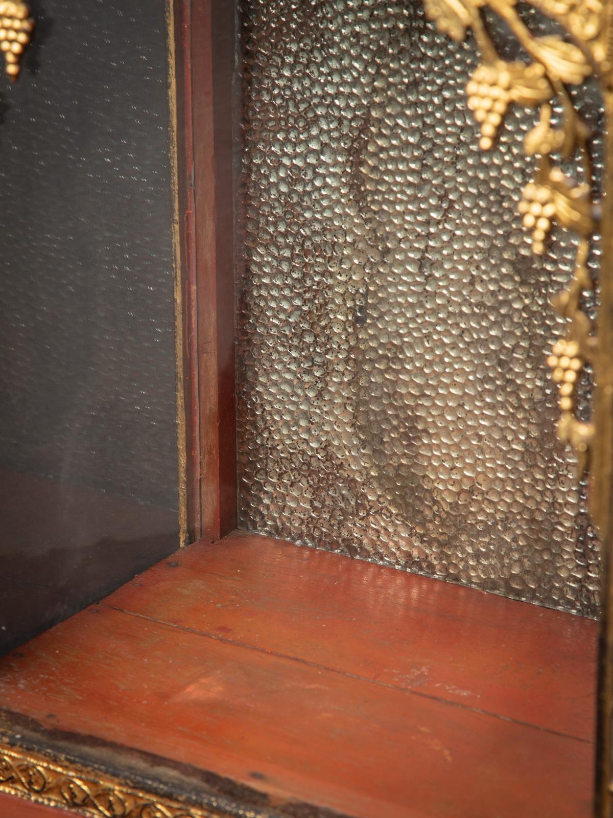 Antico tempio birmano in legno proveniente dalla Birmania, Buddha originali in vendita 2