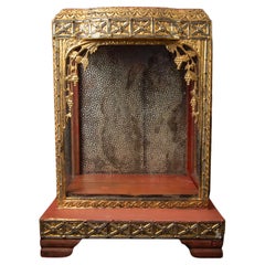 Antico tempio birmano in legno proveniente dalla Birmania, Buddha originali