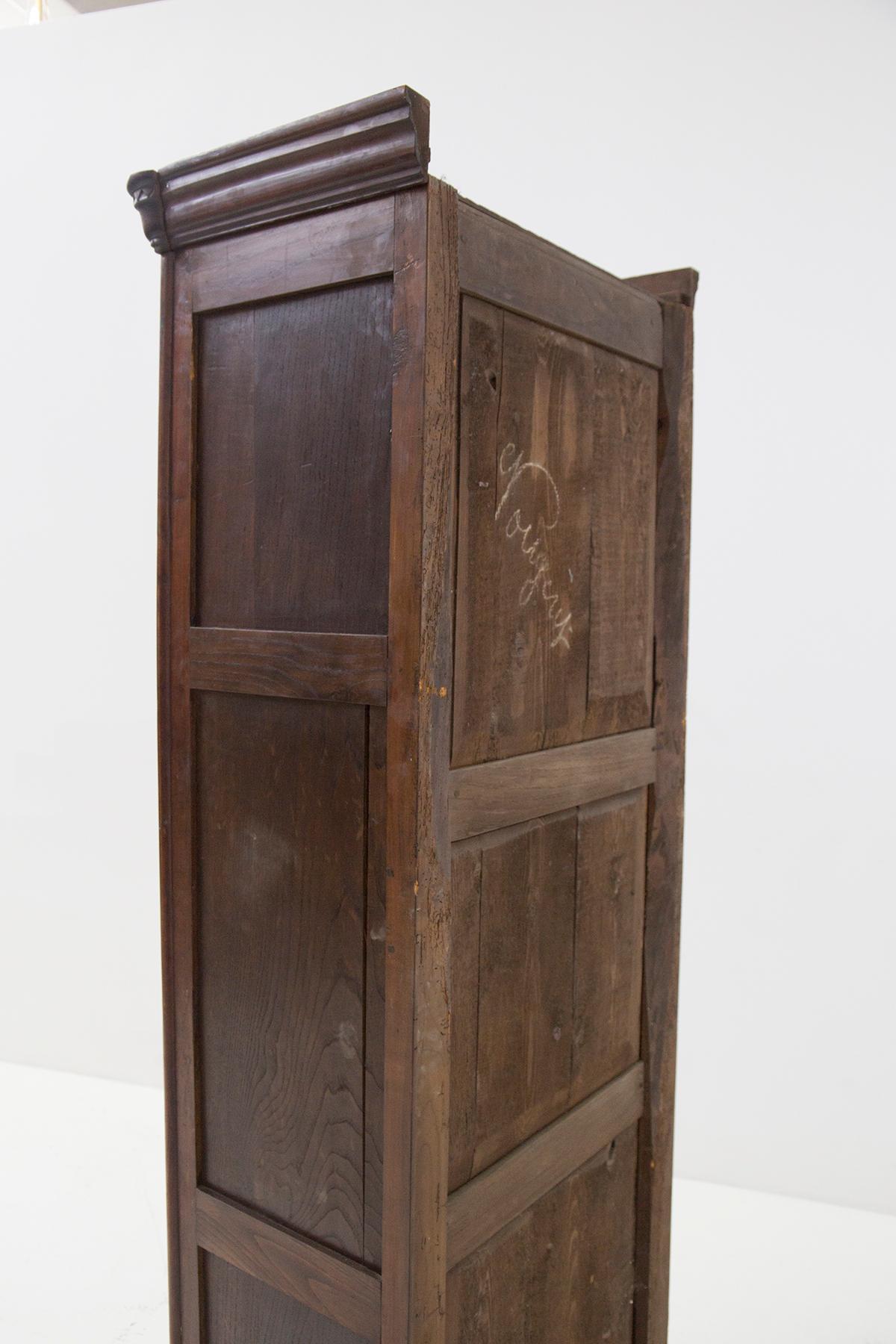 Ancienne armoire en bois Louis XV Bon état - En vente à Milano, IT